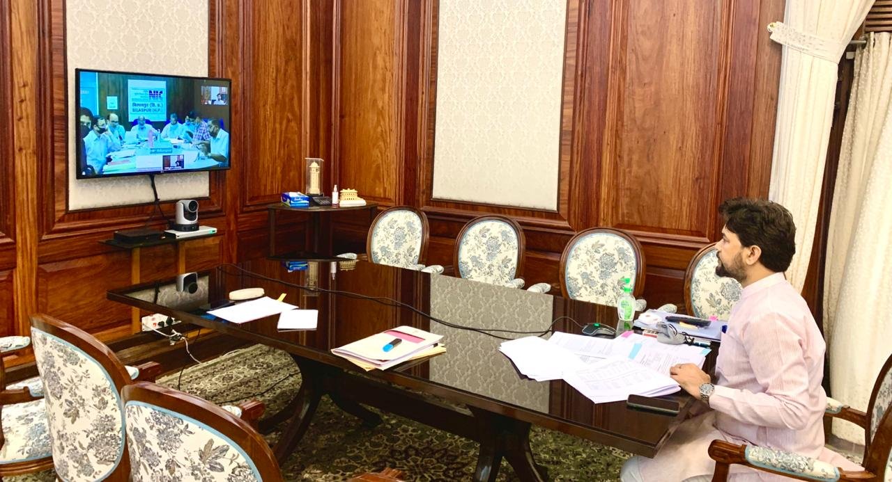 अनुराग ठाकुर ने<br>विभिन्न विकास कार्यों की प्रगति की वीडियो काॅन्फ्रेसिंग के माध्यम से<br>की समीक्षा