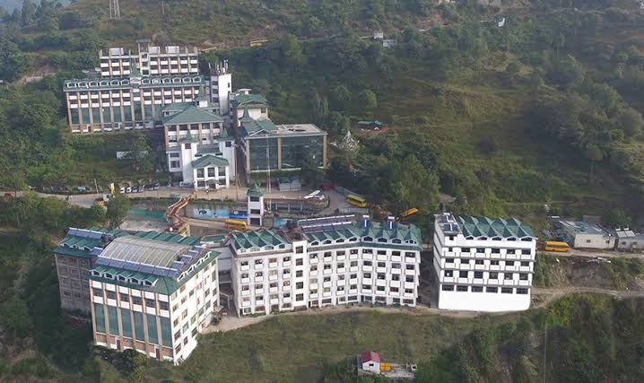 फर्जी डिग्रियां बांटने के आरोप में सीआइडी क्राइम ब्रांच ने दी एपीजी विश्वविद्यालय में दबिश