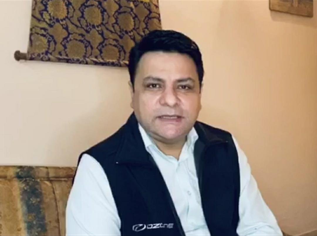 ताश के पत्ते फेंटते रहने से जोकर, हुकुम का इक्का नहीं बन जाता :सुधीर शर्मा