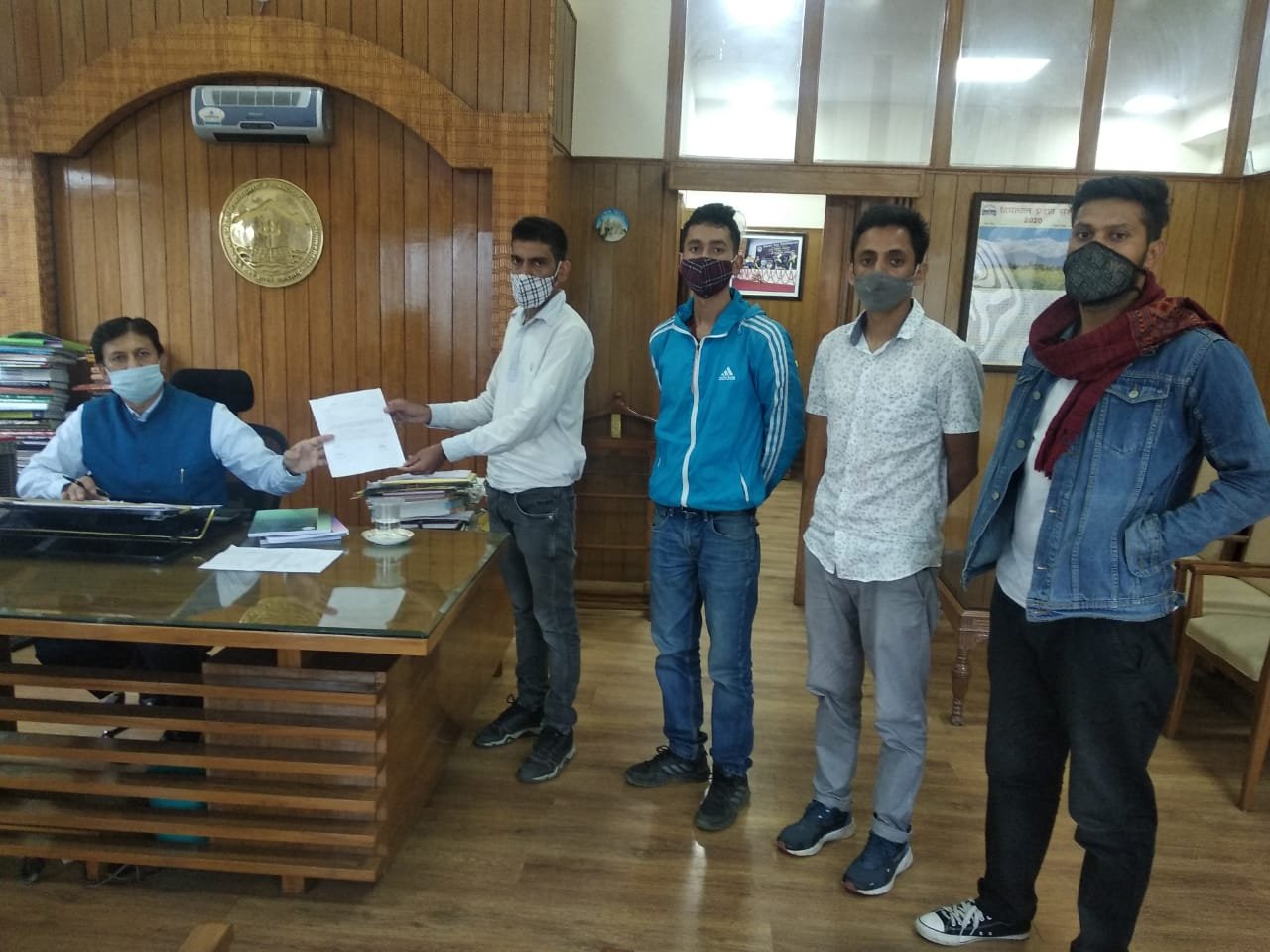 शिमला: एसएफआई नें विभिन्न मांगों को लेकर उप कुलपति को ज्ञापन सौंपा