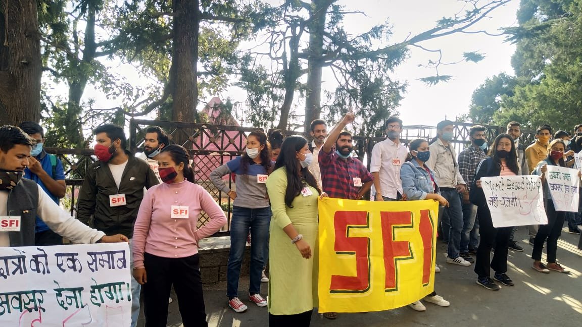 विश्वविद्यालय प्रशासन को छात्रों को देने होंगे एक समान अवसर: रविंद्र चंदेल