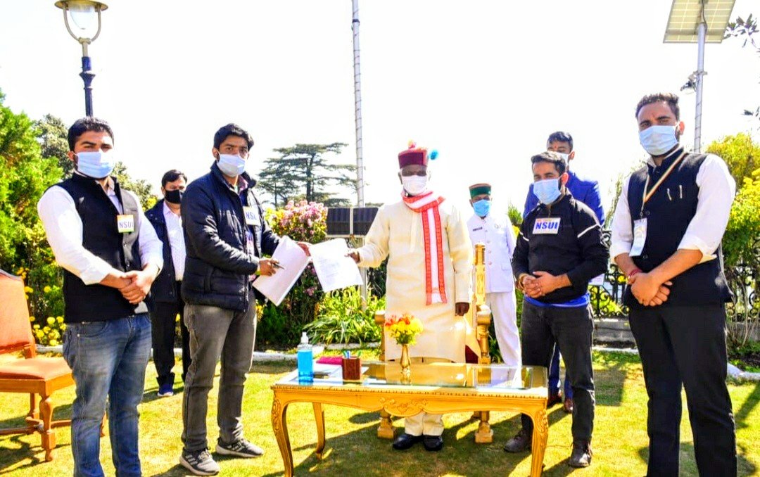 शिमला: पीजी प्रवेश परीक्षा की मांग को लेकर राज्यपाल से मिले एनएसयूआई छात्र संगठन