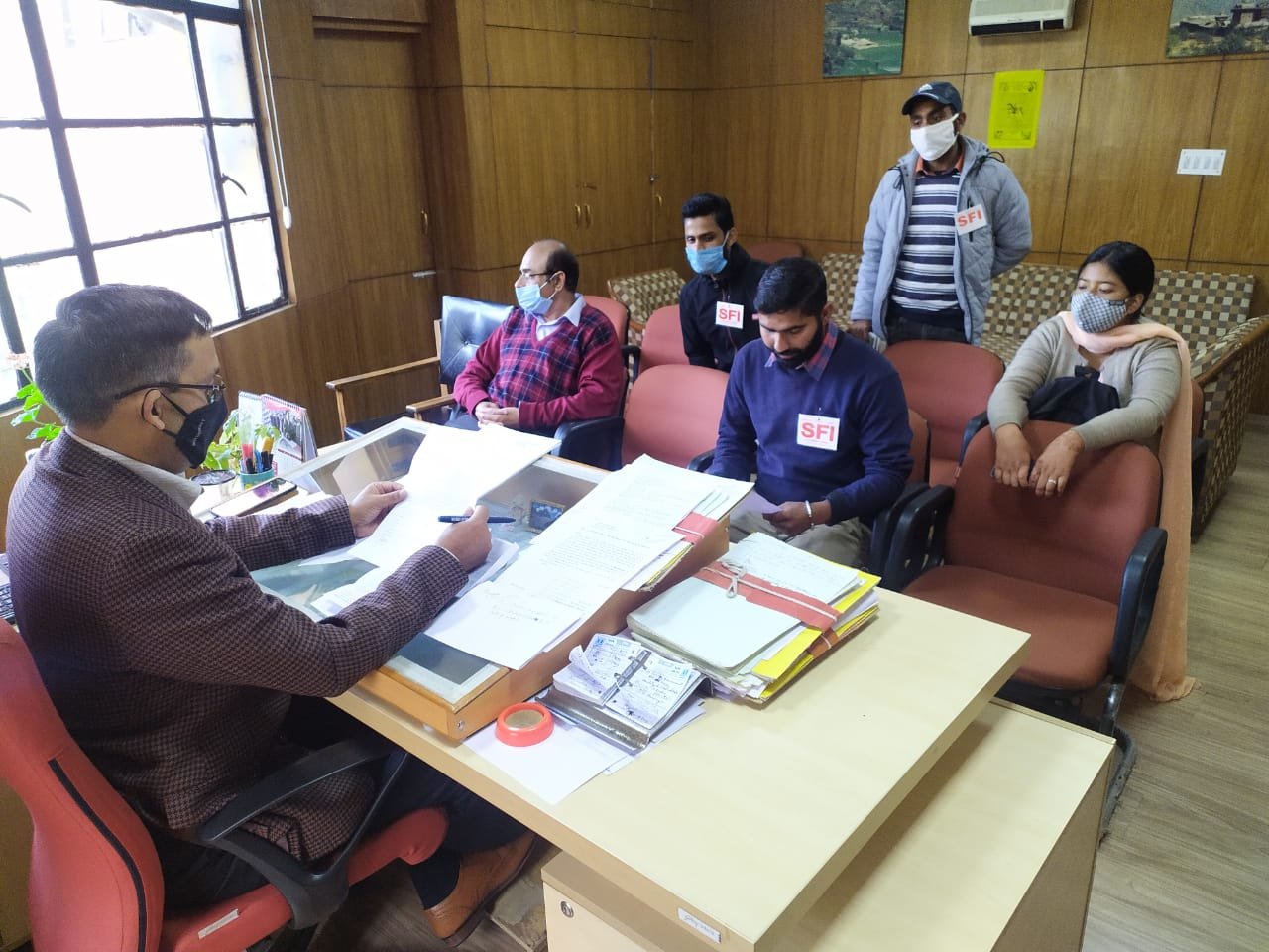 छात्र मांगों को लेकर एसएफआई ने परीक्षा नियंत्रक को सोंपा ज्ञापन