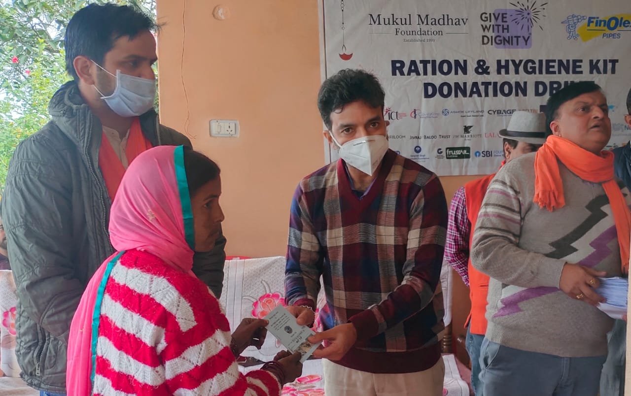 जनता को केंद्र व प्रदेश सरकार की योजनाओं के प्रति किया जाए जागरूक: अरुण धूमल