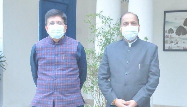सीएम जयराम ठाकुर ने केन्द्रीय रेल, वाणिज्य और उद्योग मंत्री पीयूष गोयल से की भेंट