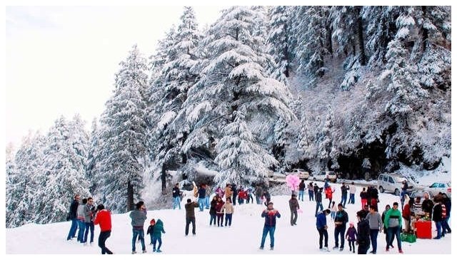 हिमाचल: पहाड़ों ने ओढ़ी बर्फ की सफेद चादर, तापमान में भारी गिरावट