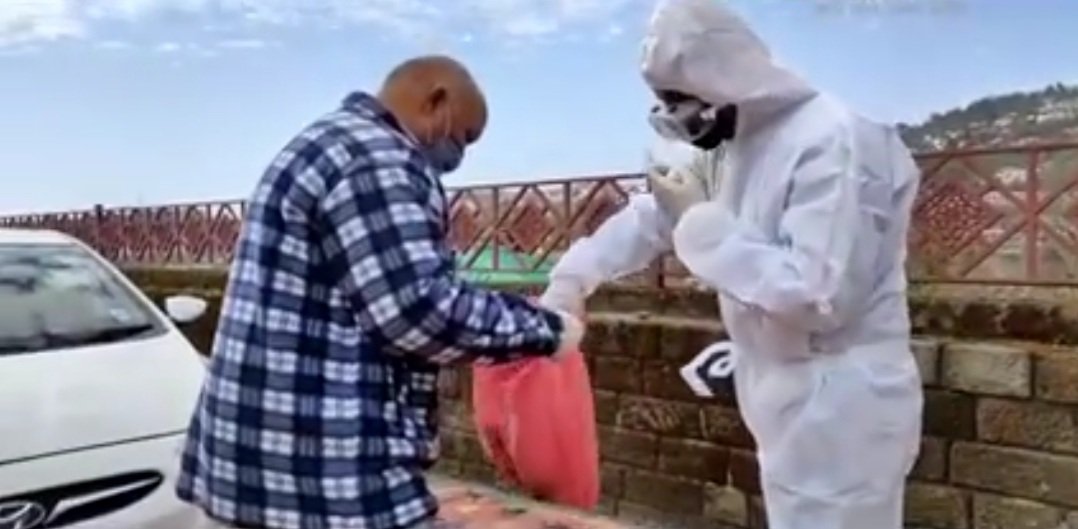 बर्ड फ्लू : सांसद किशन कपूर के घर में मृत कबूतर मिलने से मचा हड़कंप