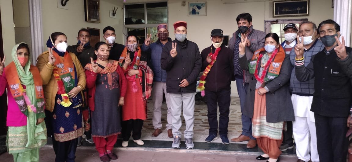 जीते हुए कार्यकर्ता सेवा को ही अपना मूलमंत्र बना कर करें काम : धूमल