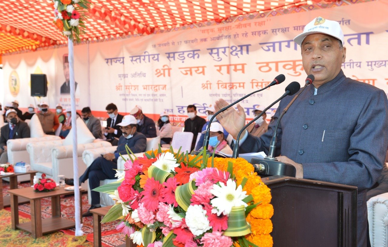 लोगों को सड़क सुरक्षा व यातायात नियमों को लेकर शिक्षित करना आवश्यकः सीएम जयराम