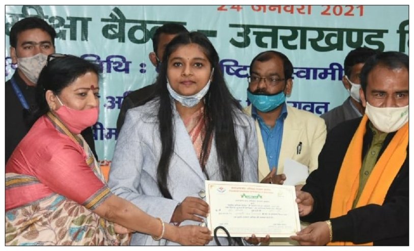 एक दिन के लिए उत्तराखंड की CM बनीं सृष्टि गोस्वामी, अफसरों को दिए ये निर्देश