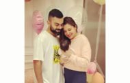 विराट और अनुष्का ने रखा बेटी का नाम ट्वीट कर शेयर की पहली तस्वीर