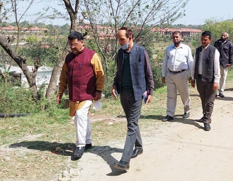 भोटा सब तहसील को मिलेगा भवन, BJP ज़िलाध्यक्ष बलदेव शर्मा ने अधिकारियों सहित किया स्थान निरीक्षण।