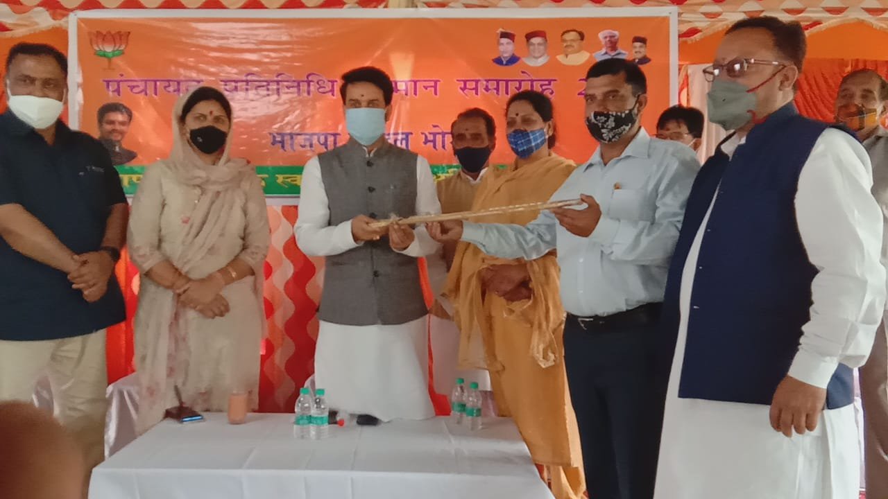 BJP भोरंज मंडल ने पंचायत प्रतिनिधियों को किया सम्मानित केंद्रीय राज्य वित्त मंत्री अनुराग ठाकुर।
