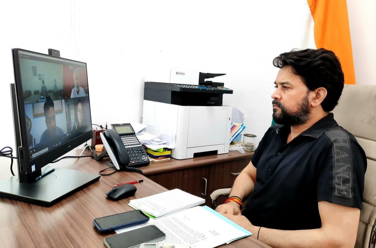 ऑक्सीजन बैंक से अगले तीन दिनों में 300 बेडों को मिलेगी ऑक्सीजन, वर्चुअल संवाद के दौरान बोले केन्द्रीय मंत्री अनुराग ठाकुर।