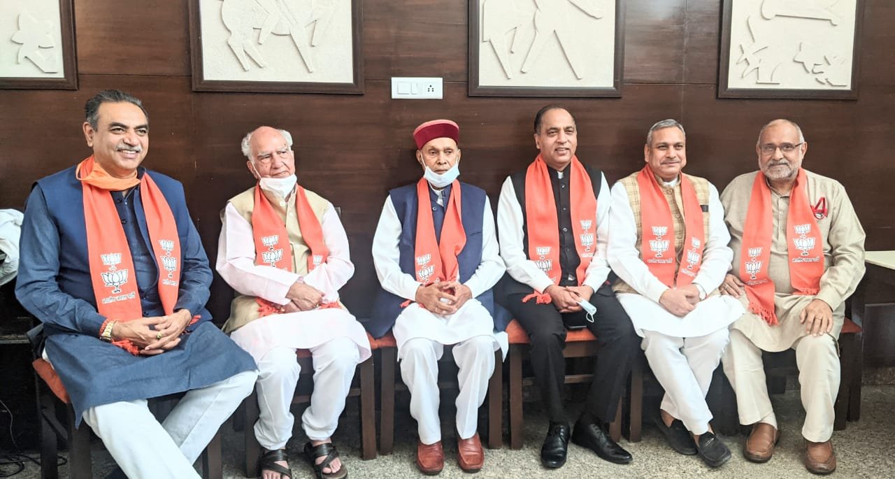 लंबे अरसे के बाद एक फ़्रेम में नज़र आए भाजपा की ओर से प्रदेश के तीनों मुख्यमंत्री