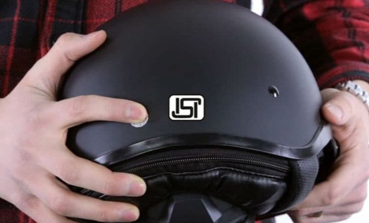 देश में बिना BSI/ISI मार्क वाले हेलमेट के इस्तेमाल पर पूरी तरह पाबंदी, ऐसी खरीद-फरोत पर हो सकता है 1 लाख जुर्माना।