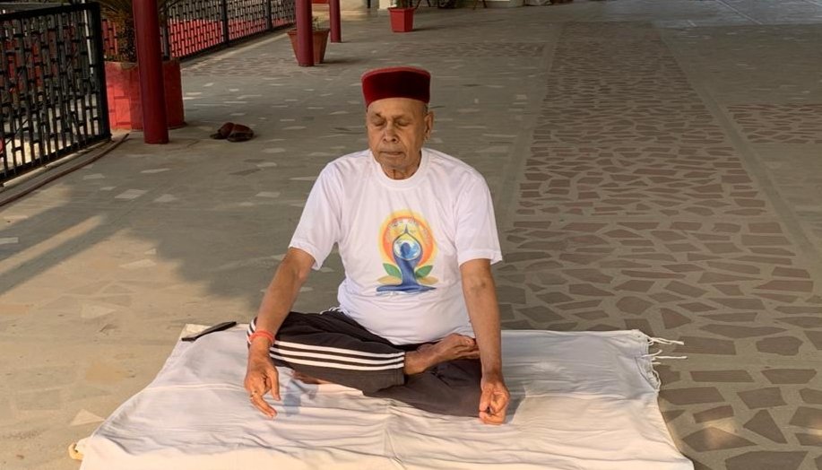 अंतर्राष्ट्रीय योग दिवस पर पूर्व मुख्यमंत्री ने योग को अपनी दिनचर्या में शामिल करने का दिया संदेश
