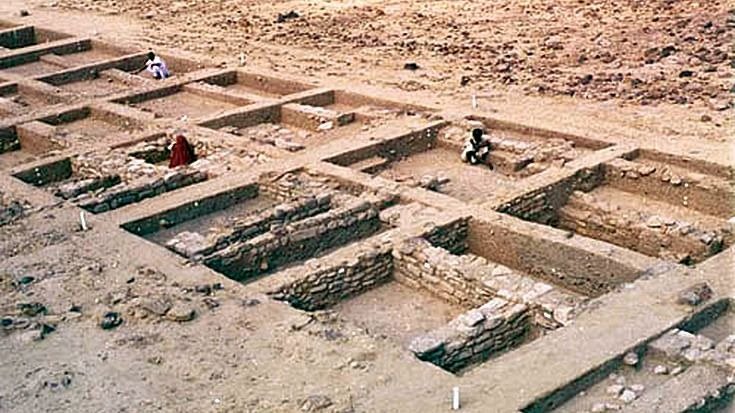 गुजरात में सिंधु घाटी सभ्यता से जुड़े एक ऐतिहासिक स्थल धोलावीरा को यूनेस्को ने विश्व धरोहर की सूची में किया शामिल।