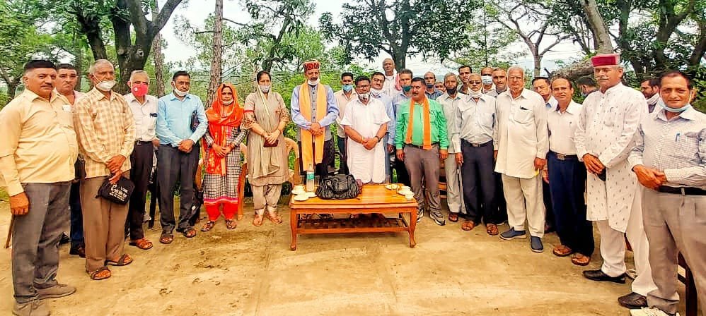 चकमोह में किया गया पौधारोपण, भाजपा ज़िलाधक्ष बलदेव शर्मा बतौर मुख्य अतिथि रहे मौजूद