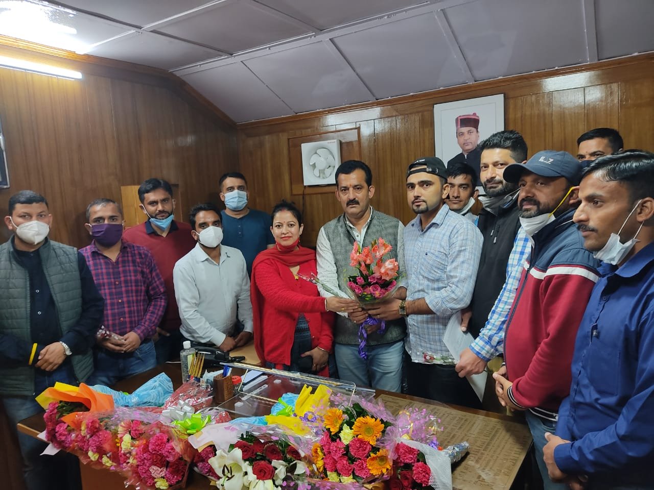 अराजपत्रित कर्मचारी महासंच के अध्यक्ष अश्वनी ठाकुर से मिले जे.ओ.ए (आई. टी.) के प्रतिनिधि, मांगों को लेकर सौंपा ज्ञापन