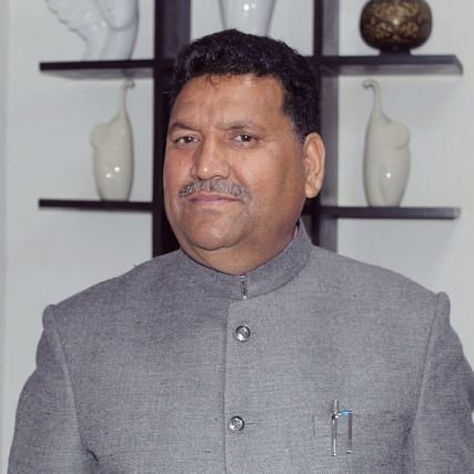 राजेंद्र राणा पर हमला बोलते हुए बलदेव शर्मा ने कहा जनता को बताए राणा, अंडे बेचने वाला आज कैसे बना करोड़पति