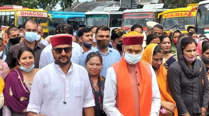 गणपति के जयघोष के साथ पूर्व मुख्यमंत्री धूमल की अगुवाई में निकली शोभायात्रा, सुजानपुर में भव्य गणपति महोत्सव की धूम