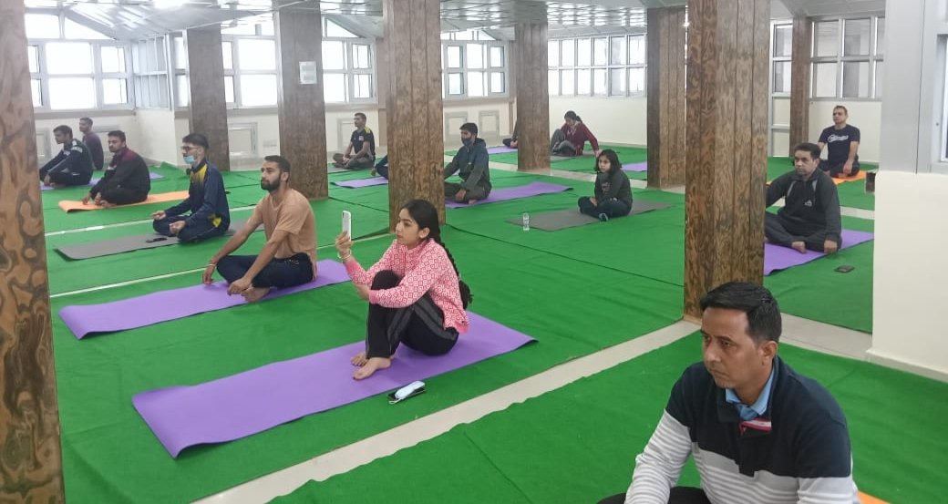 सुनील उपाध्याय एजुकेशनल ट्रस्ट द्वारा हिमाचल प्रदेश विश्वविद्यालय में की गई 10 दिवसीय योग कैंप की शुरुआत