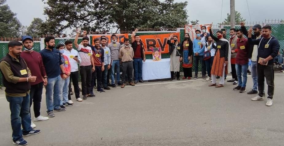 राष्ट्र भक्ति के गीतों के साथ अभाविप विश्वविद्यालय इकाई ने मनाई शहीद-ए-आज़म शहीद भगत सिंह की जयंती