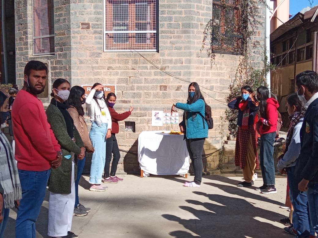 एबीवीपी ने सीडीएस जनरल बिपिन रावत व अन्यों की मौत पर दी श्रद्धांजलि।