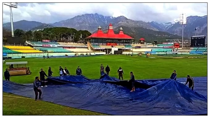 भारत-श्रीलंका T20 मैच से पहले धर्मशाला में झमाझम बारिश, दर्शकों के अरमानों पर फिरा पानी