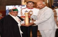 विद्यानंद सरैक ने लोइया व हिमाचली टोपी पहन कर राष्ट्रपति से ग्रहण किया पद्मश्री