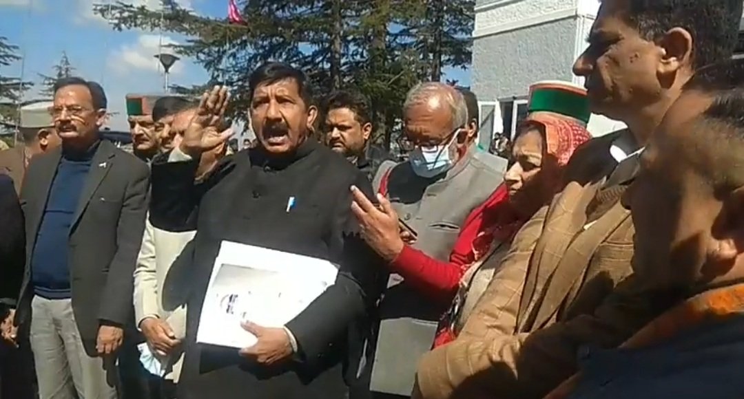 राज्यपाल के अभिभाषण पर CM जयराम के जवाब से विपक्ष असंतुष्ट, सदन से किया वाकआउट