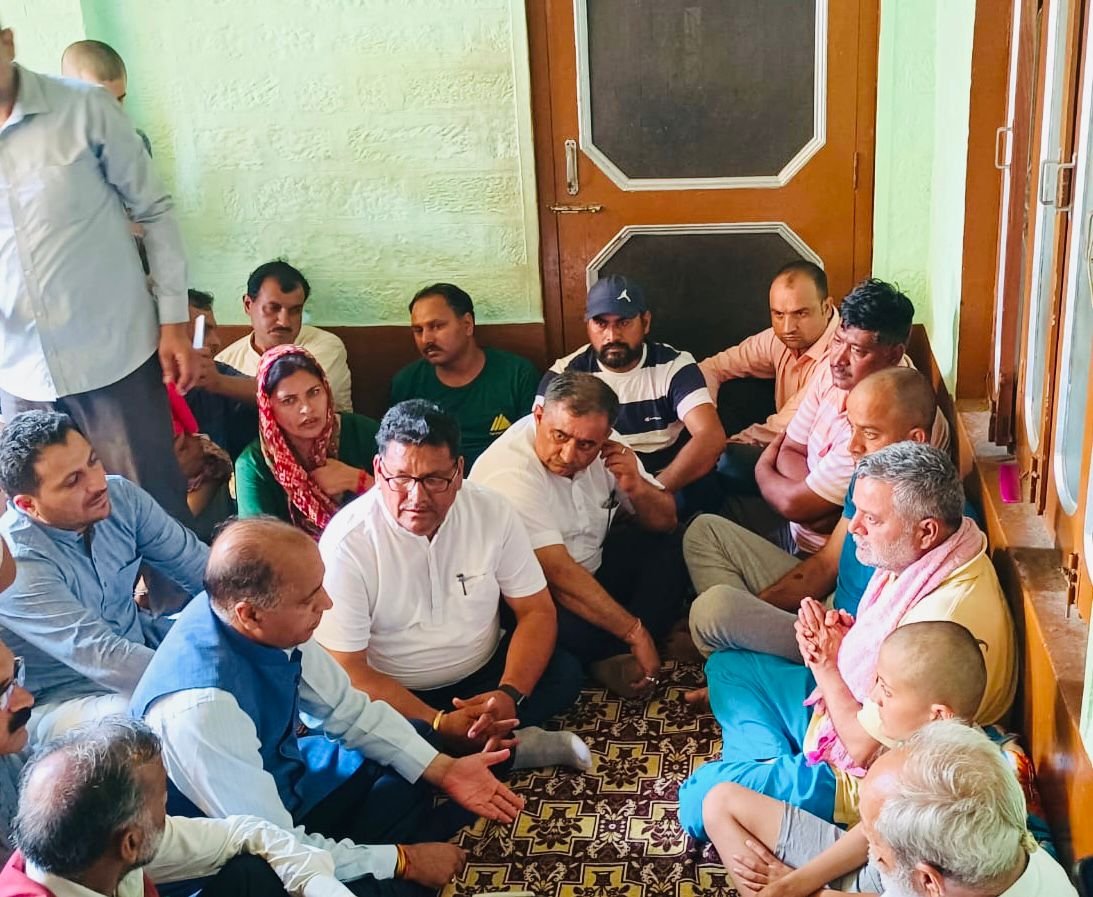 मुख्यमंत्री जयराम ठाकुर मिले  राकेश बबली के परिजनों से, मिलकर परिवार का  बंधाया ढांढस