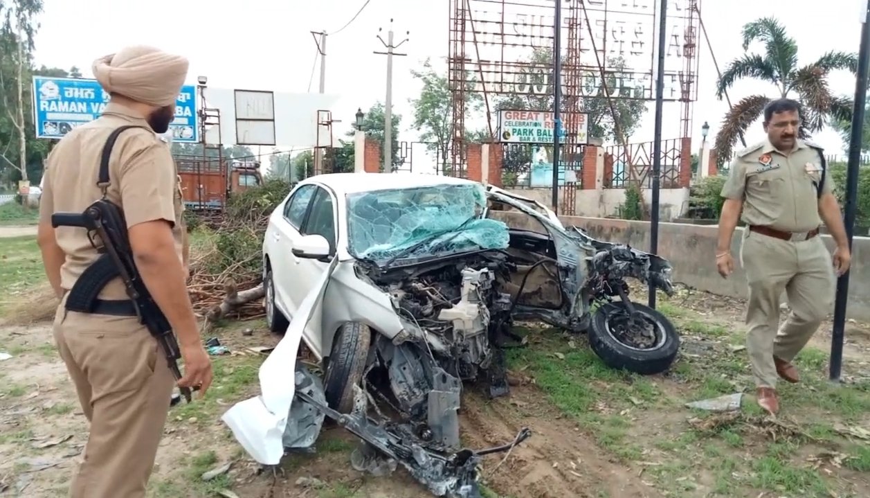 जालंधर-पठानकोट राष्ट्रीय राजमार्ग पर हुआ सड़क हादसा,  एक ही परिवार के तीन सदस्यों की मौत