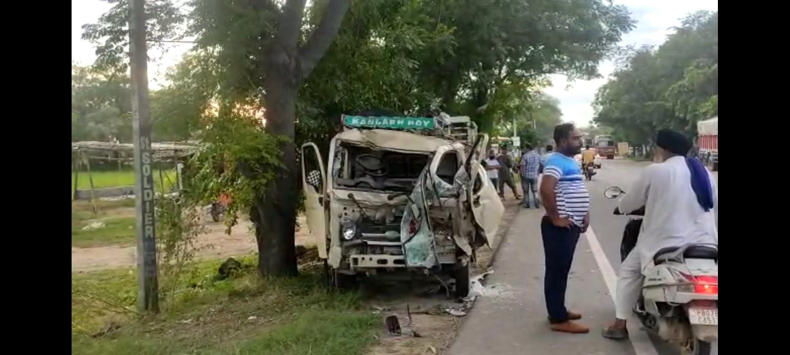गढ़शंकर होशियारपुर मुख्य मार्ग पर हुई सड़क दुर्घटना, हादसे में एक व्यक्ति की मौत, 2 घायल।