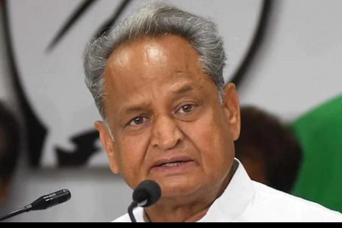 Ashok Gehlot story:माफ़ीनामे के बाद अशोक गहलोत ने अध्यक्ष पद का चुनाव लड़ने से किया इंकार, सीएम बने रहने पर सस्पेंस बरक़रार
