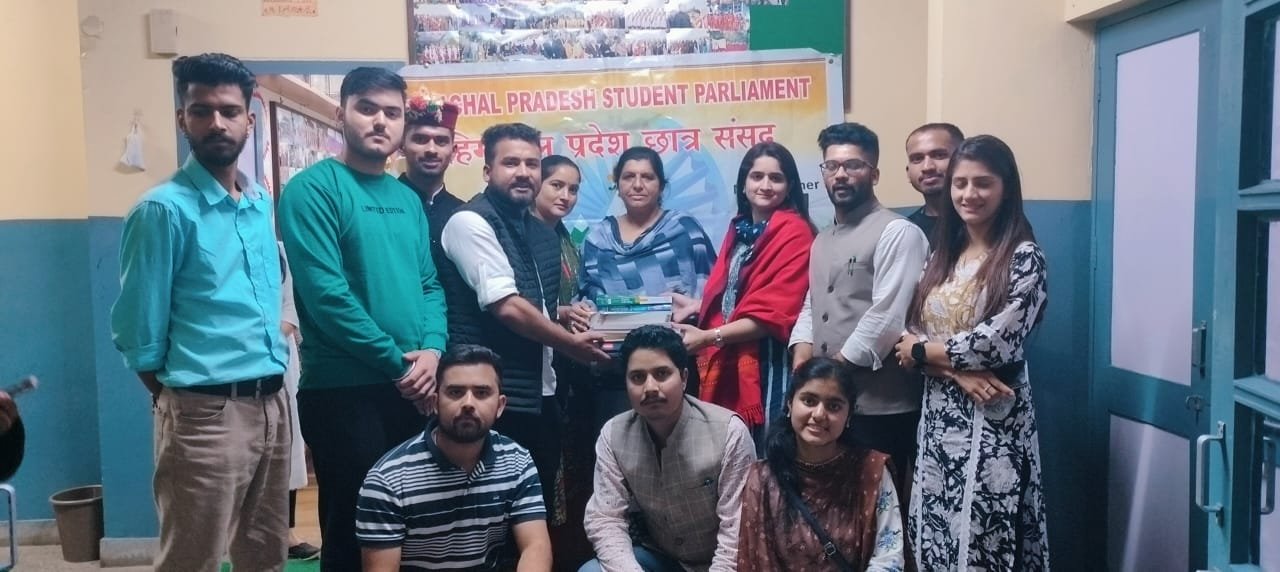 छात्र सांसद स्थापना दिवस पर मिशन ज्ञानोदय के अंतर्गत बाल आश्रम  में दान की गई 80 पुस्तकें ।