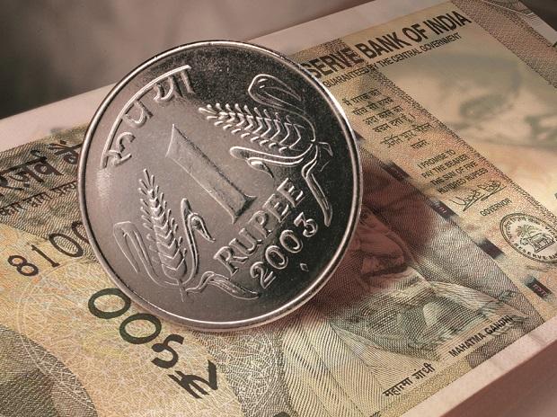 Rupee@82.33 : डॉलर ने फिर दिया झटका, रसातल में भारतीय रुपया