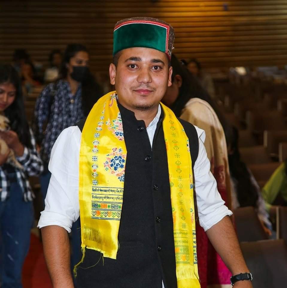 अभाविप हिमाचल प्रदेश के कार्यकर्ता हिमाचल फस्ट वोटिंग मस्ट के तहत गांव गांव जाकर लोगों को शत प्रतिशत मतदान के लिए कर रहे जागरूक