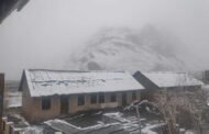 Himachal Weather: सफेद चादर में लिपटा लाहौल-स्पीति, साल की पहली बर्फबारी का आगाज़