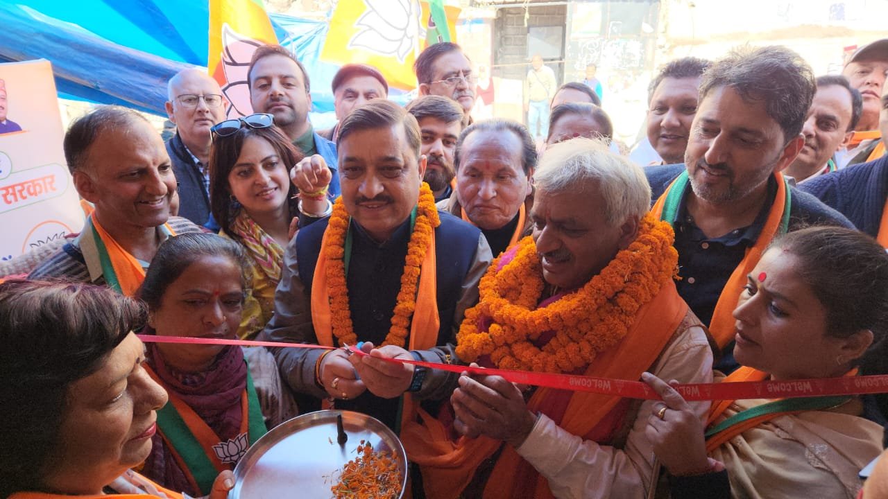 भाजपा के प्रदेश अध्यक्ष सुरेश कश्यप ने संजौली में शिमला मंडल चुनाव कार्यालय उद्घाटन कार्यक्रम में लिया भाग