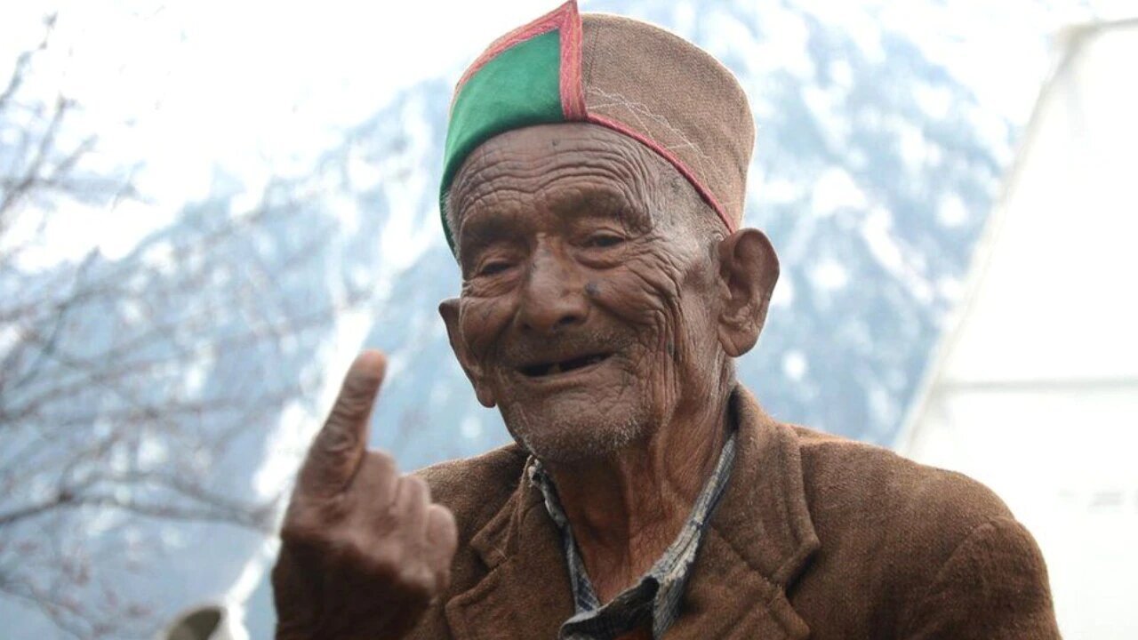 देश के पहले मतदाता श्याम सरन नेगी का निधन, 2 नवंबर को किया था आखरी बार मतदान