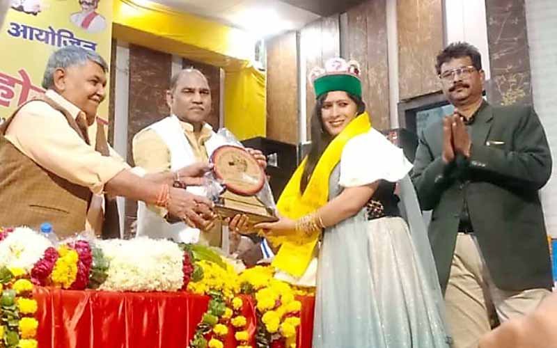 लता हिमाचली को वीरांगना झलकारीबाई नेशनल अवार्ड