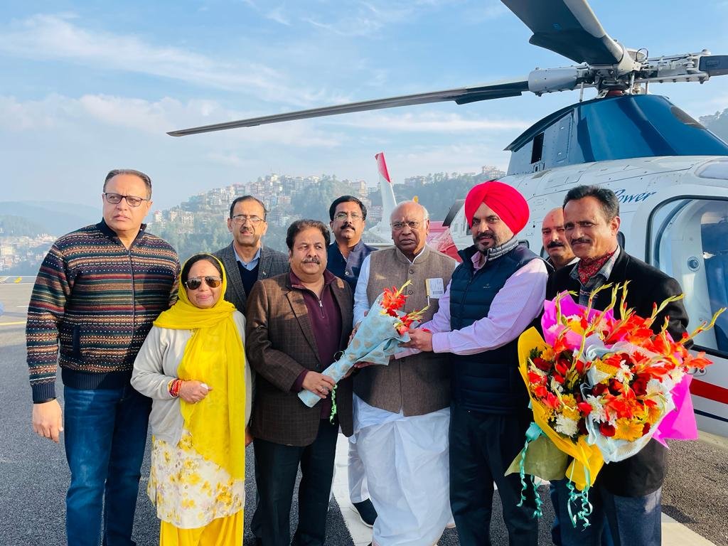 Himachal Election 2022: देवभूमि पहुंचे कांग्रेस के नव निर्वाचित राष्ट्रीय अध्यक्ष मल्लिकार्जुन खड़गे