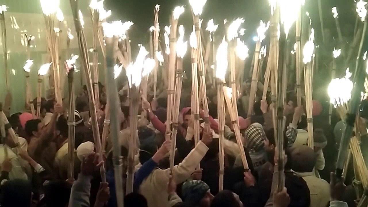 गिरिपार क्षेत्र के हाटी समुदाय ने मनाई बूढ़ी दिवाली, देर रात तक चलता रहा लोक नृत्य