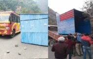 धर्मशाला-शिमला राष्ट्रीय राजमार्ग पर रखा खोखा हटाया गया, प्रशासन की निशानदेही में जमीन सरकारी निकली