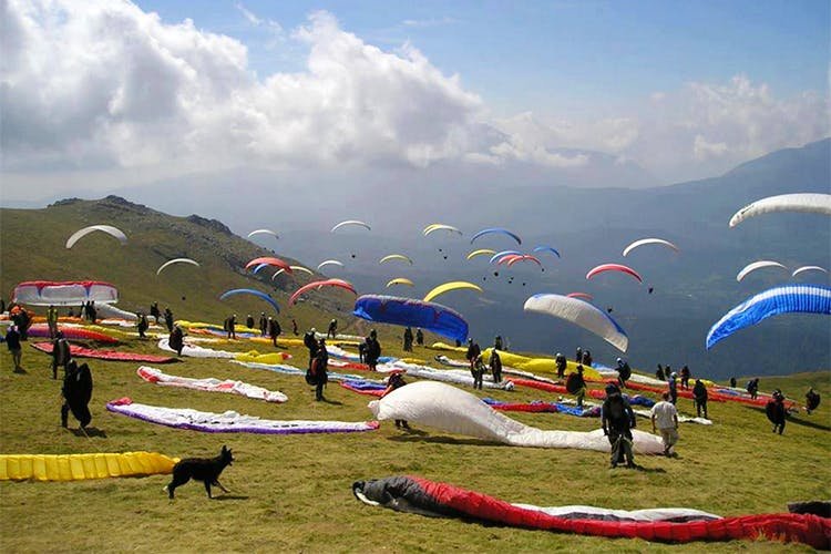 विश्व प्रसिद्ध बीड़ बिलिंग घाटी में अप्रैल से एशिया का पहला पैराग्लाइडिंग स्कूल होगा शुरू
