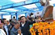 मुख्यमंत्री ने खनियारा में न्यायमूर्ति मेहर चंद महाजन की प्रतिमा का अनावरण किया