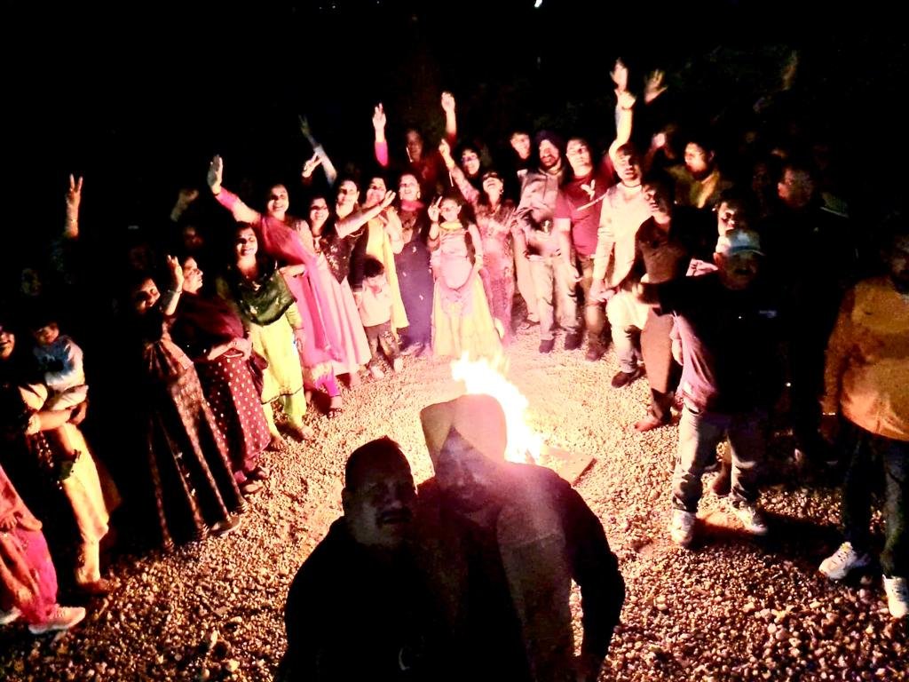 ओमान में हिमाचलियों और पंजाबियों ने इक्कठा होकर मनाया लोहड़ी और मकर संक्रांति का त्यौहार