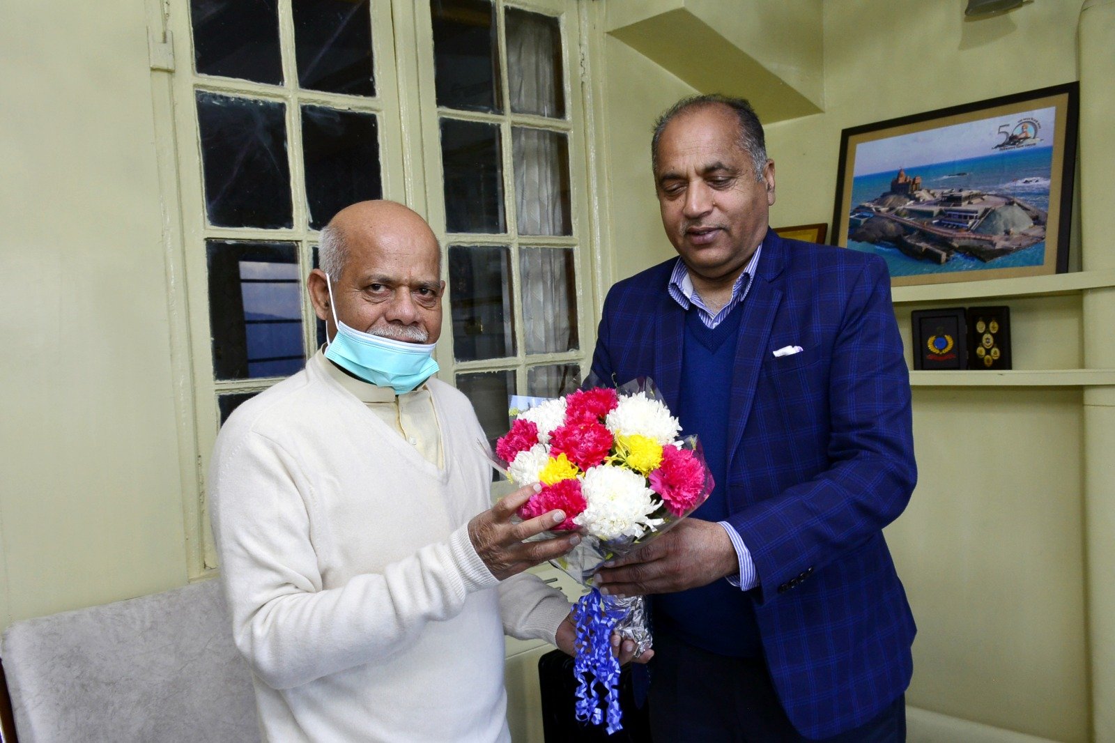 भाजपा नेता प्रतिपक्ष जयराम ठाकुर ने हिमाचल के राज्यपाल शिव प्रताप शुक्ल का कुशल क्षेम जाना